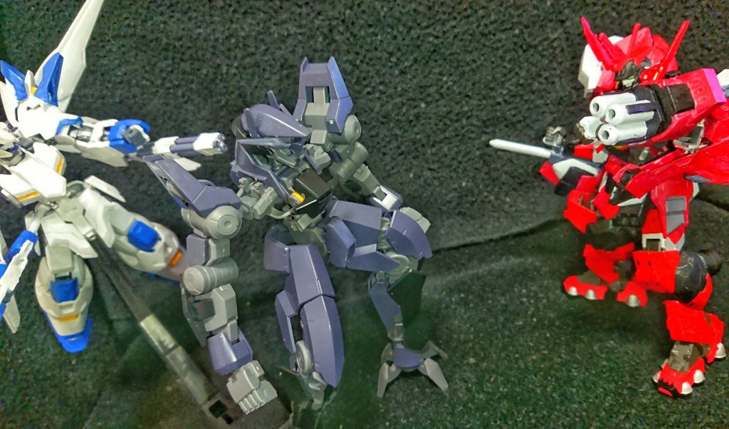 「奴を挟み込むぞ!」
「人使いの荒いことで!」