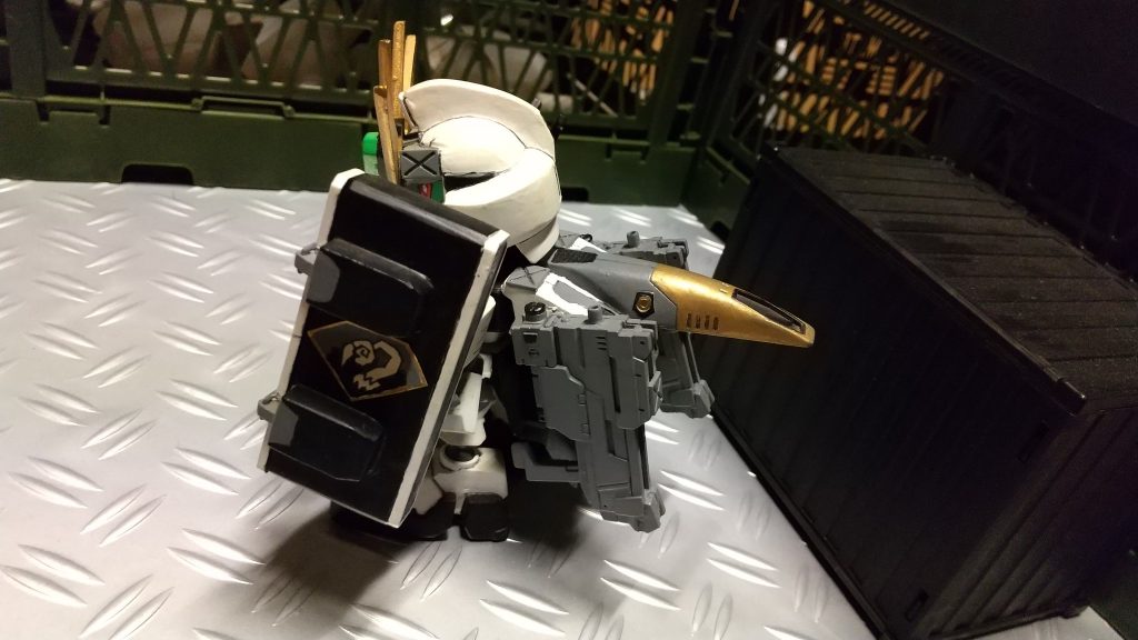 マシンガンはバックパックに収納可。