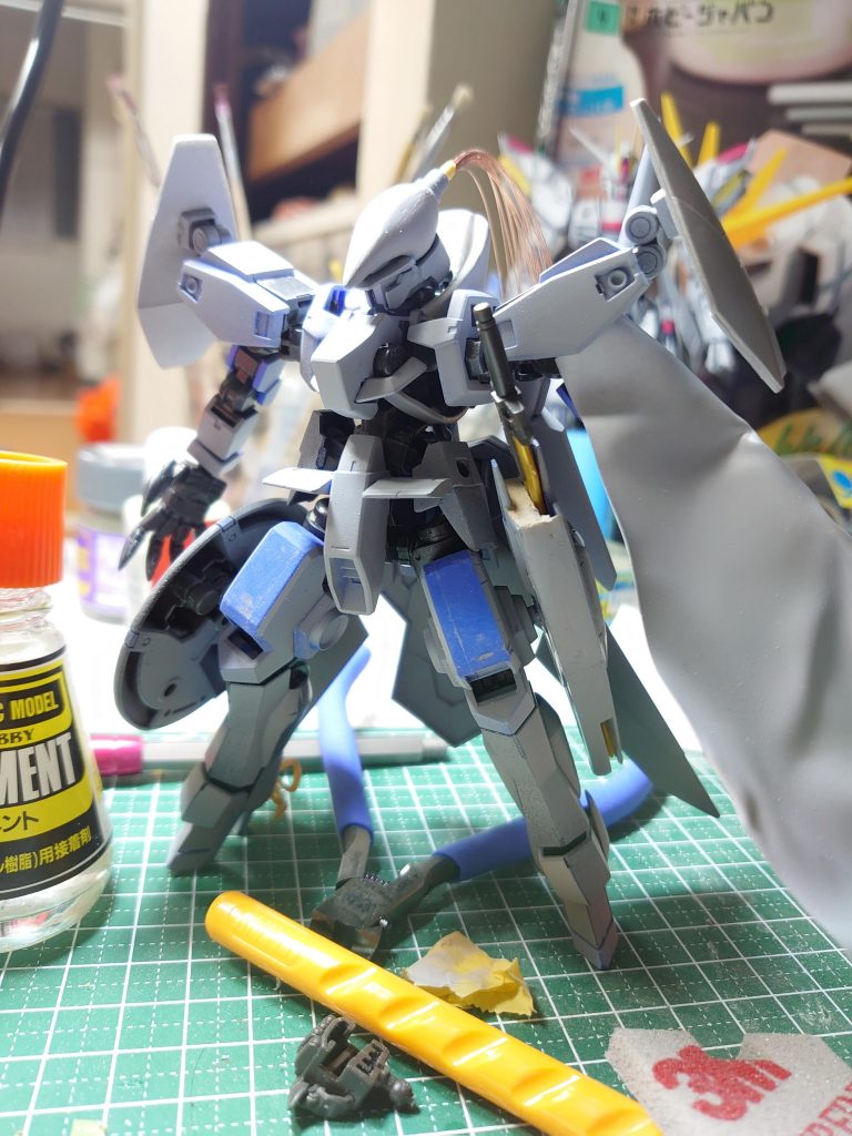 あまり工程を撮っていませんでしたが、捨てサフ後の状態。
肩のアーマーは塗装後に折れたので変更しました笑