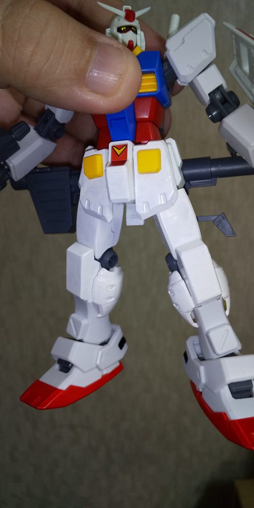 足もパジムカーディガンの物に。膝のところは別の奴に使ってしまったのでプラ板で箱状に組んで蓋をしました。
フロントアーマーはそのままだとちょっと寂しかったので延長。