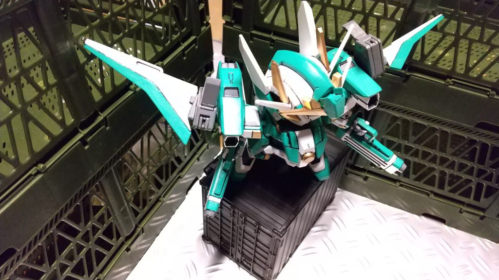 両手に持ったミサイルランチャーと両肩のビームキャノン、そしてチームトップの機動力が武器。