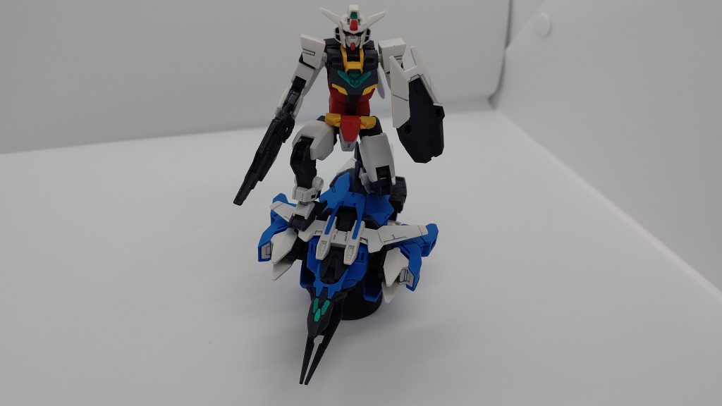 第1話再現シーン。
明確には立てる膝が反対だったりコアスプレーガンは腰後ろにマウントしてたりとポージングは大分違うことが判明。(この後1話見直して確認した)
HGの可動域でほぼ素のままだとこれが限界です………