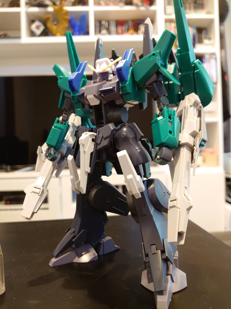 サプレッサーをベースに、ドーベンウルフ、ZZⅡやZガンダム、ビルドMk-Ⅱ、ハイパーZ炎、ビルドガンマ等のパーツを取り付けてます。