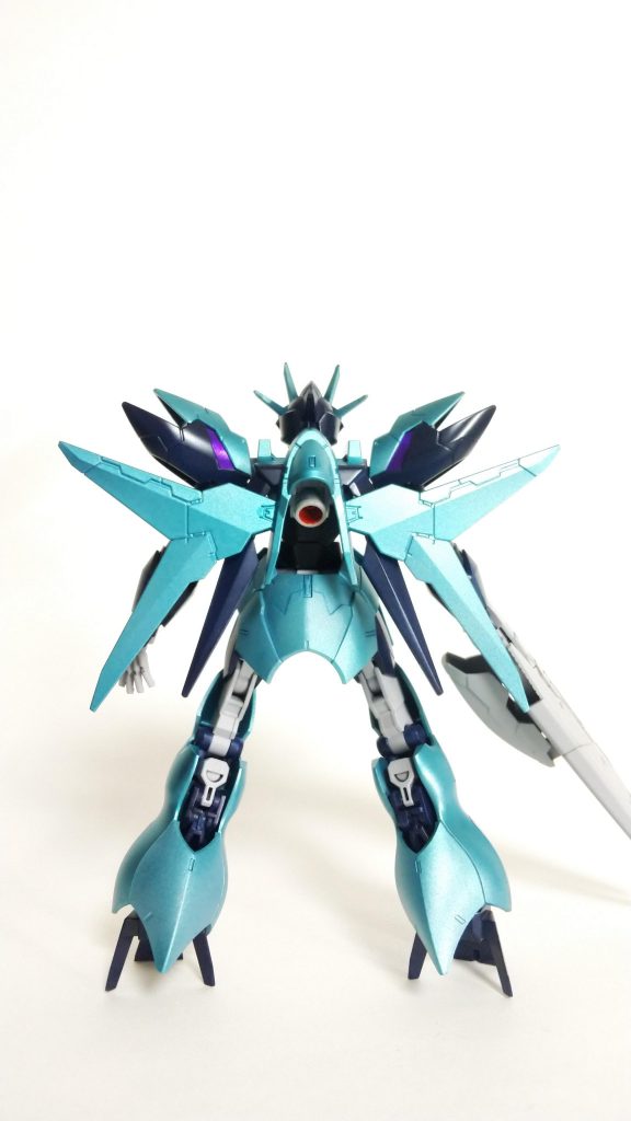 アーマーはなんとなく青竹色で塗ってみました。
 塗装中は失敗したかもと思いましたが、サイバーな感じがして割と良さげな感じに。