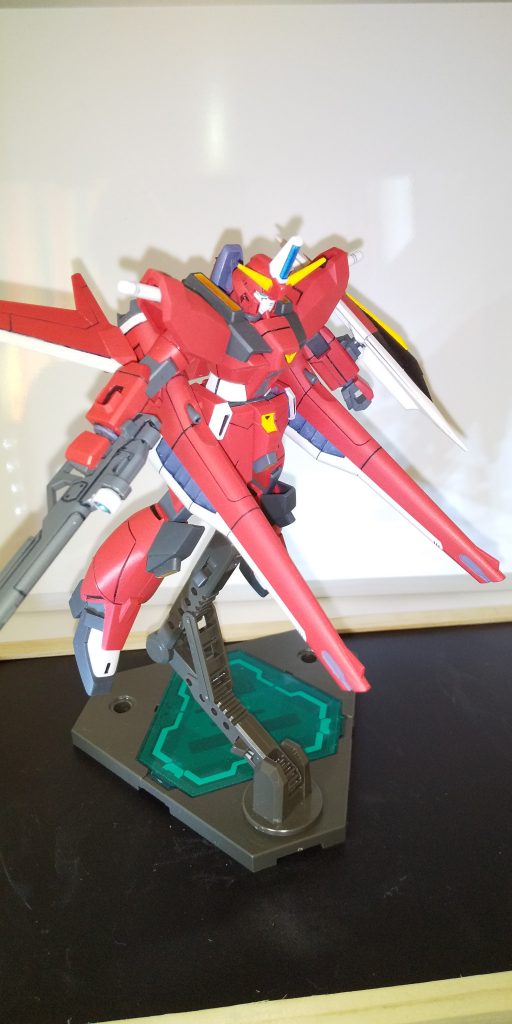 F91のヴェスパー様な発射姿勢
セイバーのポージングの1つですが、バスター部分が巾がけっこうあるため、脇をかなり広げなければなりません