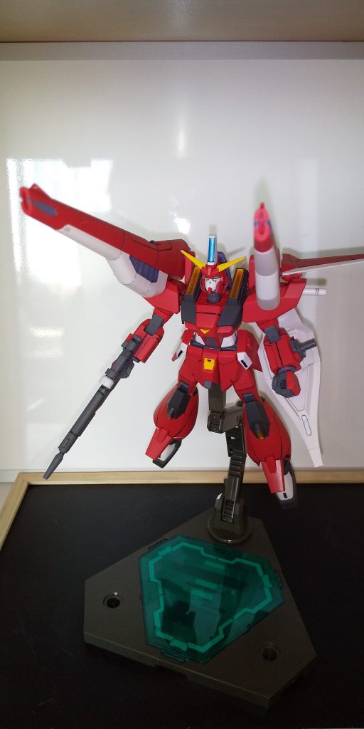 脇に抱えるだけでなく 肩越しに 上側に 砲門を 構える 事も できます
初投稿のアイズガンダムと良い
自分は肩越しにキャノン砲やバスターを打つ機体が好きなのかもしれない