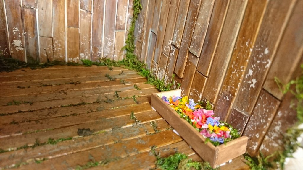 部屋の隅っこに花壇っぽいものを作っちゃいます!お花は樹脂粘土で作ってます♪
できるだけ明るめの色でカラフルに作るのがおすすめです♪