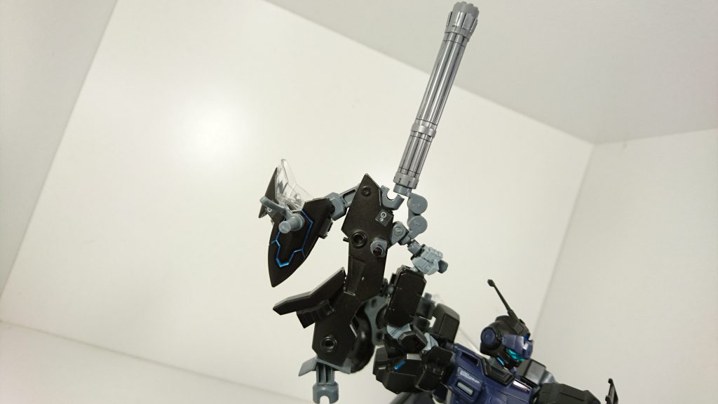 ジャキッ!ボディがそのままガトリングに変形。