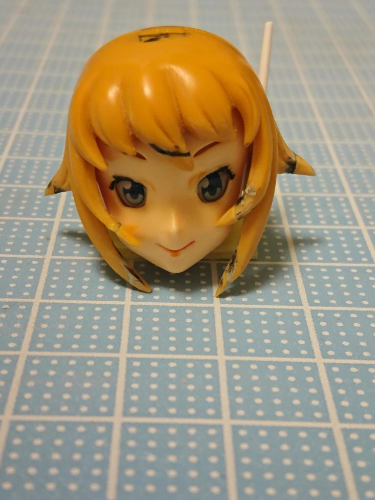 髪の毛の先端が丸っぽくなっていて
気になったので、少し削って
細くしてます