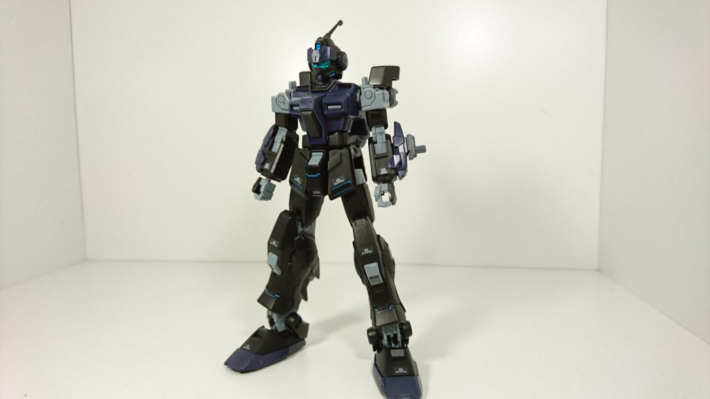 装甲が無くなってスマートになったペイルライダー。青の装甲はセミグロスブラックで塗装してます。 足首パーツはバイクに乗る時に干渉するので前後逆に付けてます。