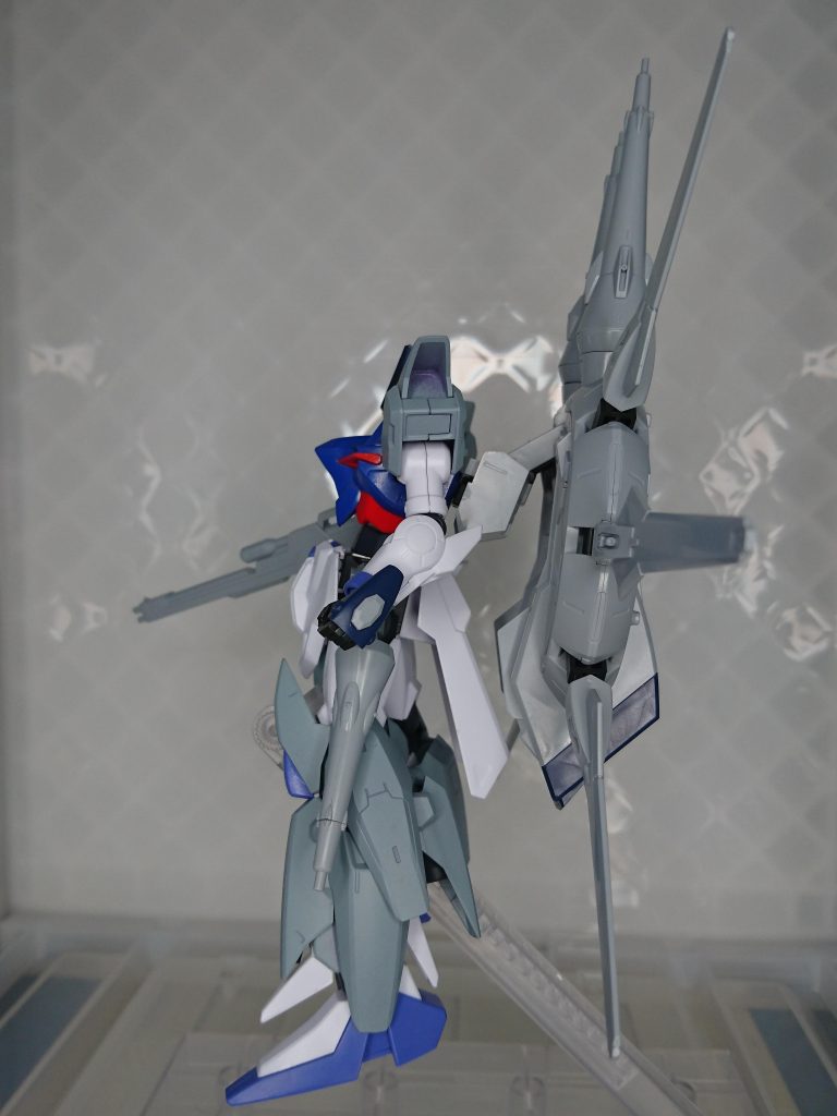 サイド①
サイドアーマーはHGSEED スローターダガーの肩に穴ポコ開けてHGSEED レジェンドの突撃ビーム機動砲をぶっ刺してます。ニクスプロヴィデンスを意識。