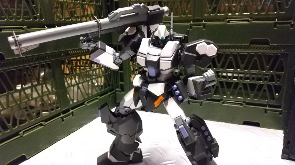 「甲」の装備はバズーカ、ハンドグレネードといった爆破系の武器。