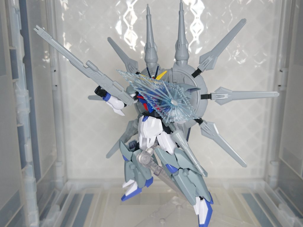 両手の甲はレジェンドのソリドゥス・フルゴールビームシールド発生装置になってます。