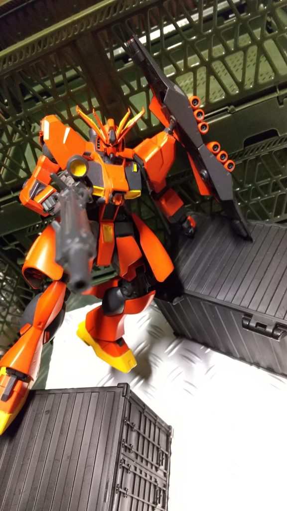 前回の作品で言っていた「強奪された新型ガンダム」です(笑)