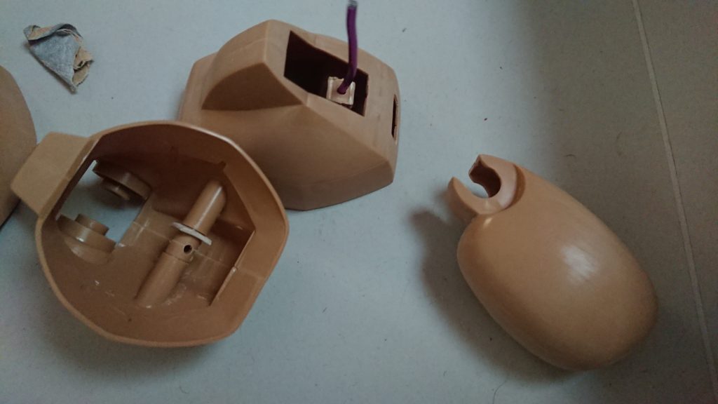 アルミ線接続とCの字加工で後ハメ加工
接続は元々のキットを加工して穴を開けて緩いところにはプラ板を噛ませてます