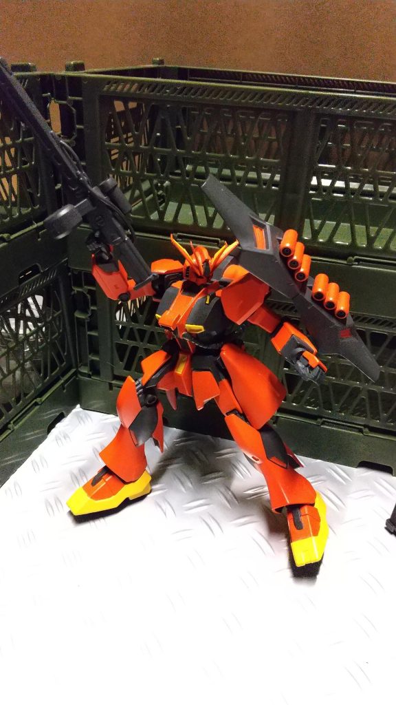 「赤にしてシャア!!」ってのも安易なのであえてバウのカラーリング。
設定としてはグレミー派の強化人間の生き残り(男タイプはグレミーのクローンという設定があったとか無かったとか)が自らをグレミーの意思を受け継いで何たらかんたら的な(笑)