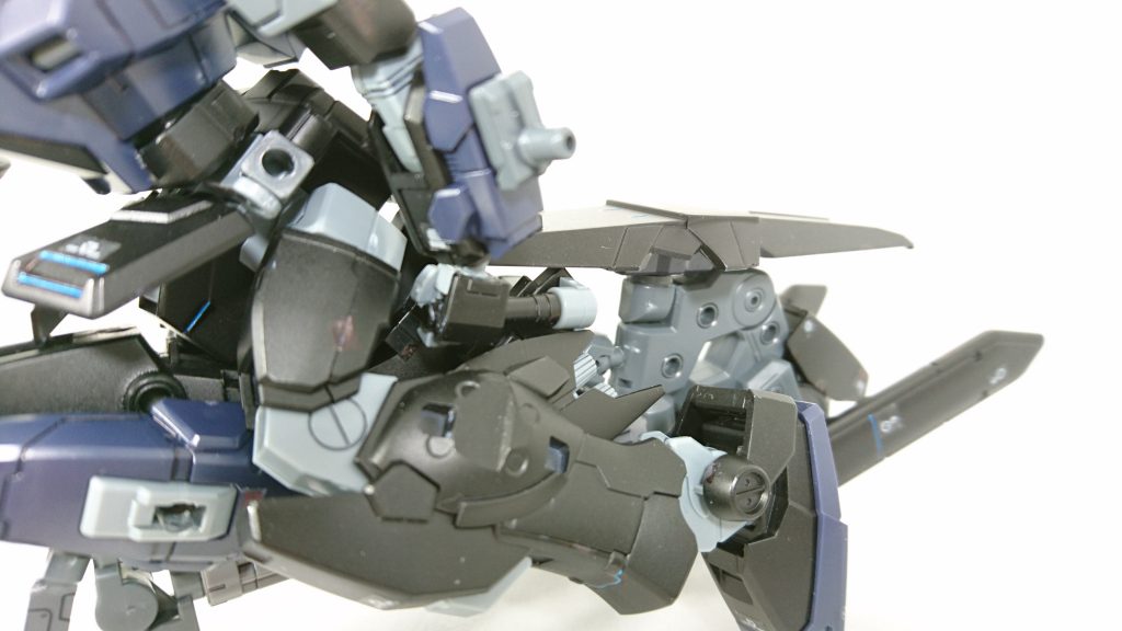 サーベルギミック
ペイルライダーのサイドアーマーが座席後ろに付いてます。
腰の穴目立つけど致し方ないかなぁ。