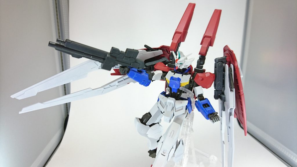 試作ライフル
下部に使い切りのショットガンを装備
取り回しを重視した装備