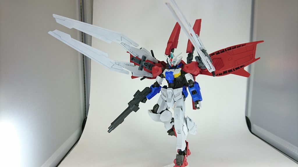 スラストブースター(カノンモード)
両レール部の間には高密度磁場を生成できその磁力により小型ダインスレイブはもちろん通常弾ですら高い貫徹力を生み出す