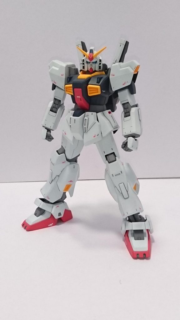 いまいち似てない顔をマークⅡらしくなるよう改修してます。
ここは旧HGUCと交換した方が早いかも?