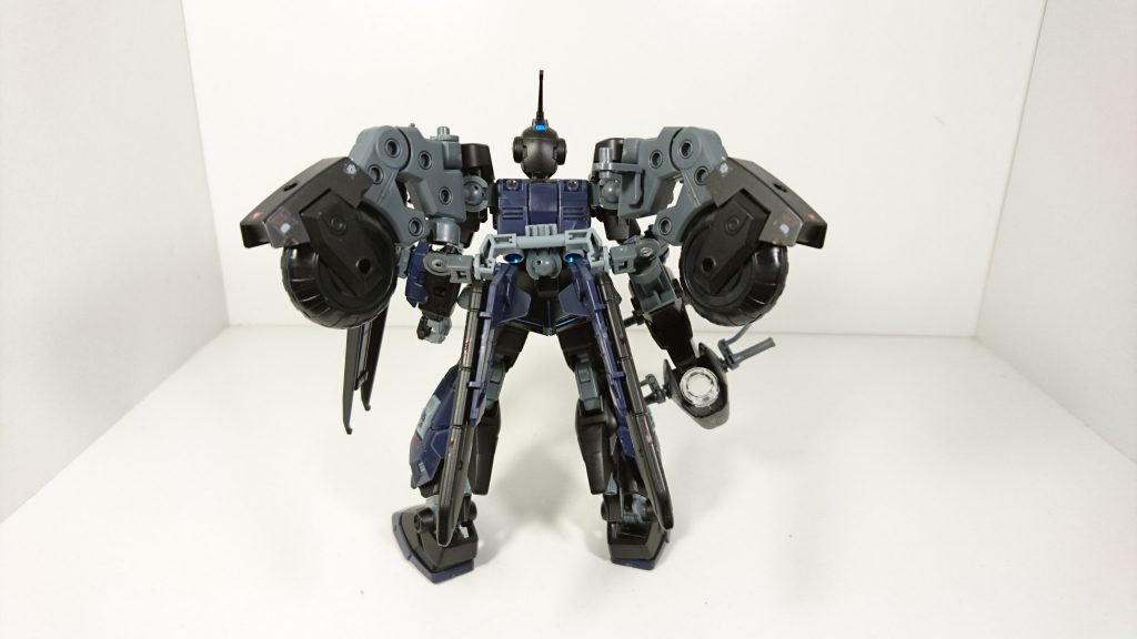 本格的なバイクを作ろうとしたら圧倒的にパーツが足りない。でもコンセプトはペイルライダーの装甲でバイクを作ることだったのでバイクが少し小ぶりになりました。あまり盛ると倒れるから…。