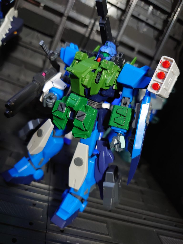 胸部&両ヒザ&左腕部に増加装甲