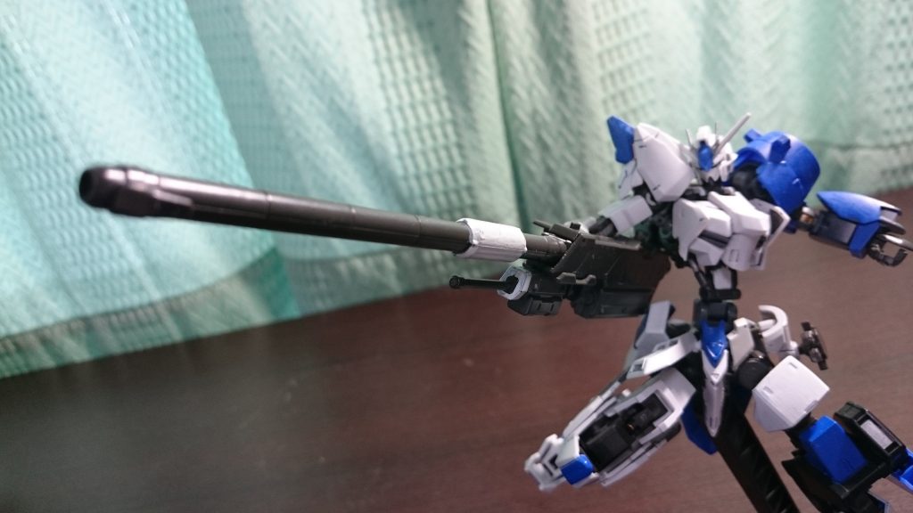 メイン武装の長距離砲
序盤のバルバトスのイメージから、リペア系の機体が持ってると様になる気がする