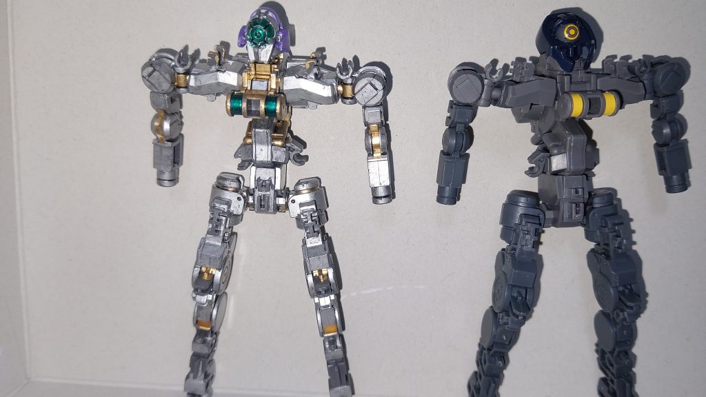 フレームはシルバーとレッドゴールドで塗装しました。可動部位はブンドドしているとすぐ剥げてしまうので、製作中だけで二度くらい塗り直しています。