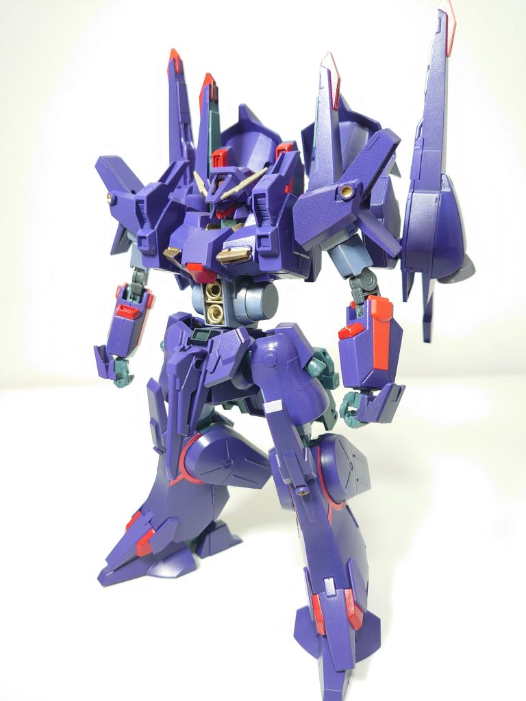 武装
ビームサーベル×2
胸部拡散メガ粒子砲×2
肩部ビームキャノン×4
無線式ビームハンド×2
サイコミュ式ビームソード×2
肩部12連装ミサイルポッド×2
インコム×2
小型メガビーム砲×6
グレネードランチャー×2
シールド兼メガランチャー×2
2連装ミサイル×4