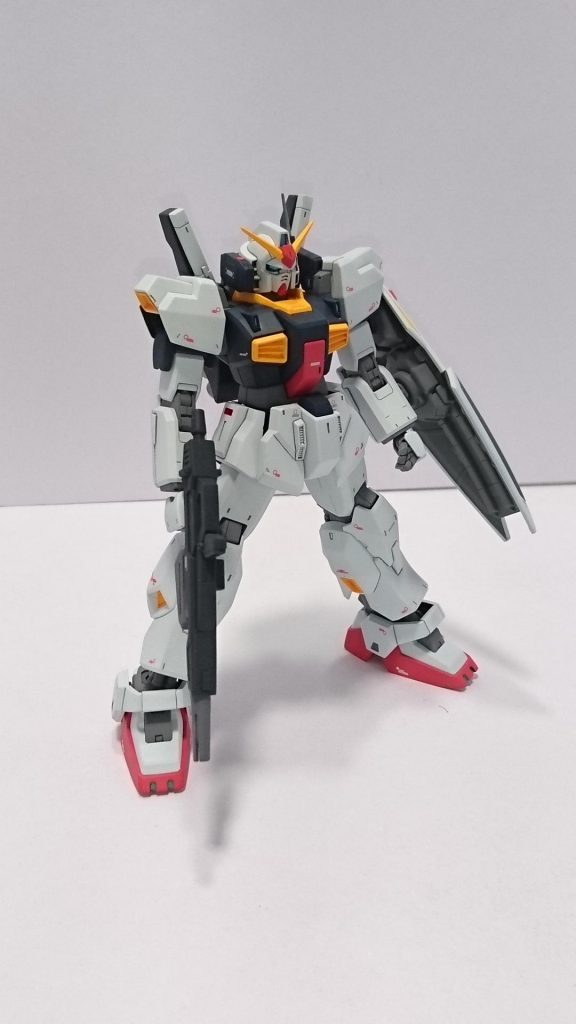 パーツの裏はエナメル塗料で塗装しました。