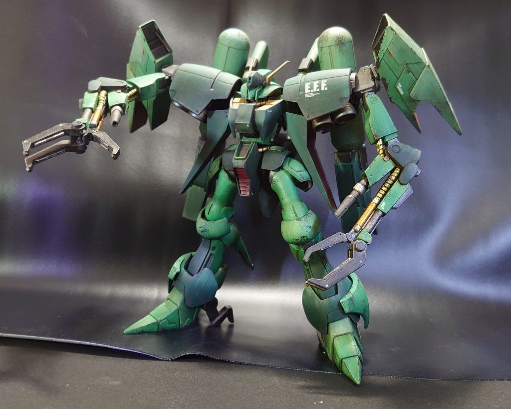 グリーンにした理由は、塗料がそれしかなかったから。