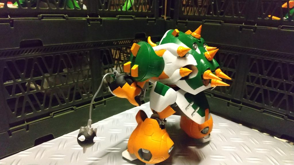 取り外せないですが一応背中のトゲはミサイルという設定(笑)