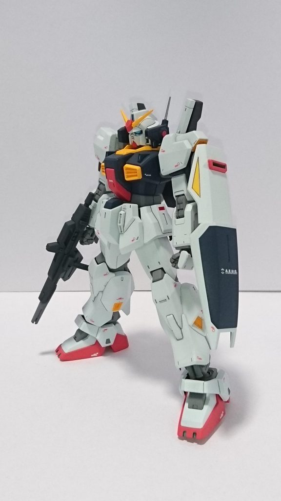 手首はビルドナックルに交換、バルカンポットのアンテナはABSのランナーを伸ばしランナーした物にしてます。