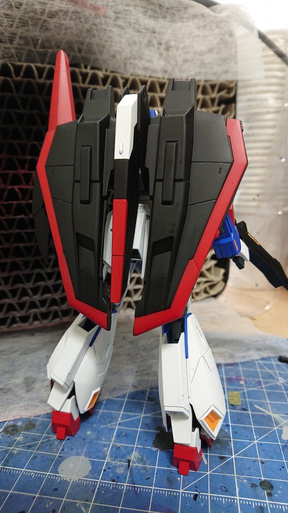 知らなかったんだ!あたしゃ知らなかったんだよ!
アーマーの上の方の突起部分に白があるなんて!(建前)
ただでさえアーマーの塗り分け糞面倒なのにあんな小さい面積の為にマスキングなんてやってられねぇ(本音)