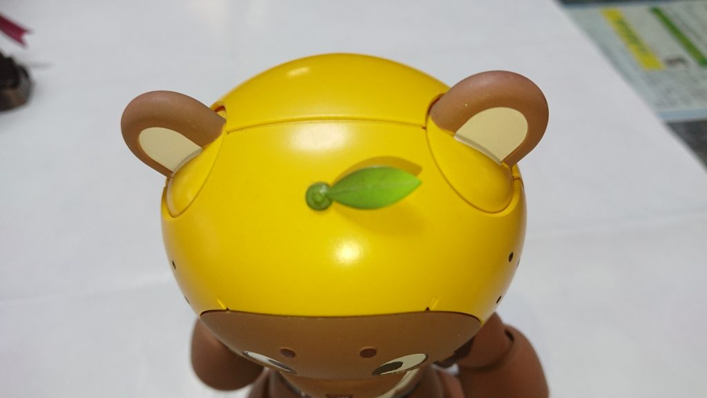 頭の葉っぱはプラ板とプラ棒で。