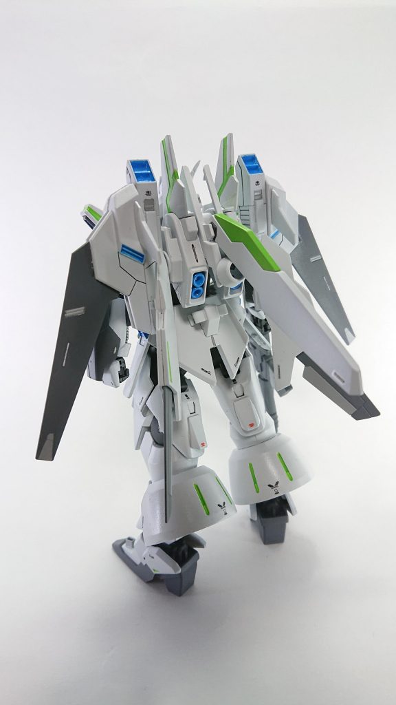 背面 メインはルナゲイザー、足はオーガ刃-Xバックパックはライトニングウェポンの一部を改造して移植しています。