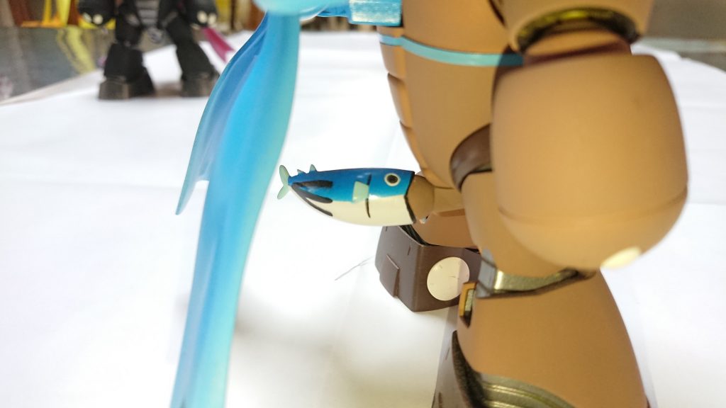 尻尾の部分です。かつおのかっちゃんはエポキシパテで制作。ラインは黒を筆塗りです。