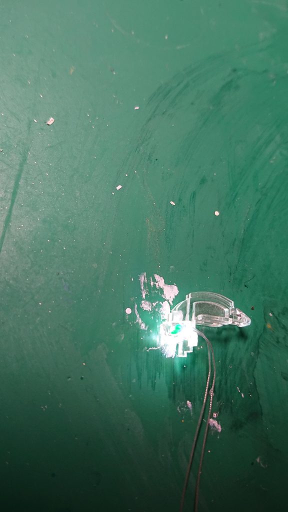 左カメラアイ
左目と同じくチップLED
蛍光グリーン→クリアグリーンの順で塗装