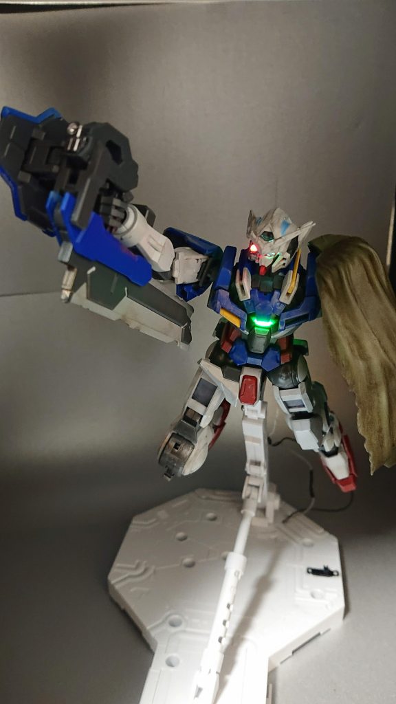 ライフルモードでアヘッドに迫るエクシア