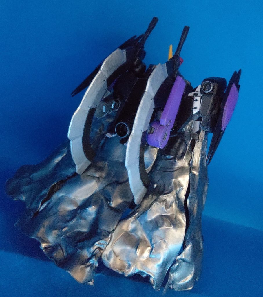 背部に円月刀がついているだけでサンドロックっぽさが感じられるのでありがたいですね。
なお、アーマー装備時は可動域が極めて狭いので、距離を詰めた後はパージします。