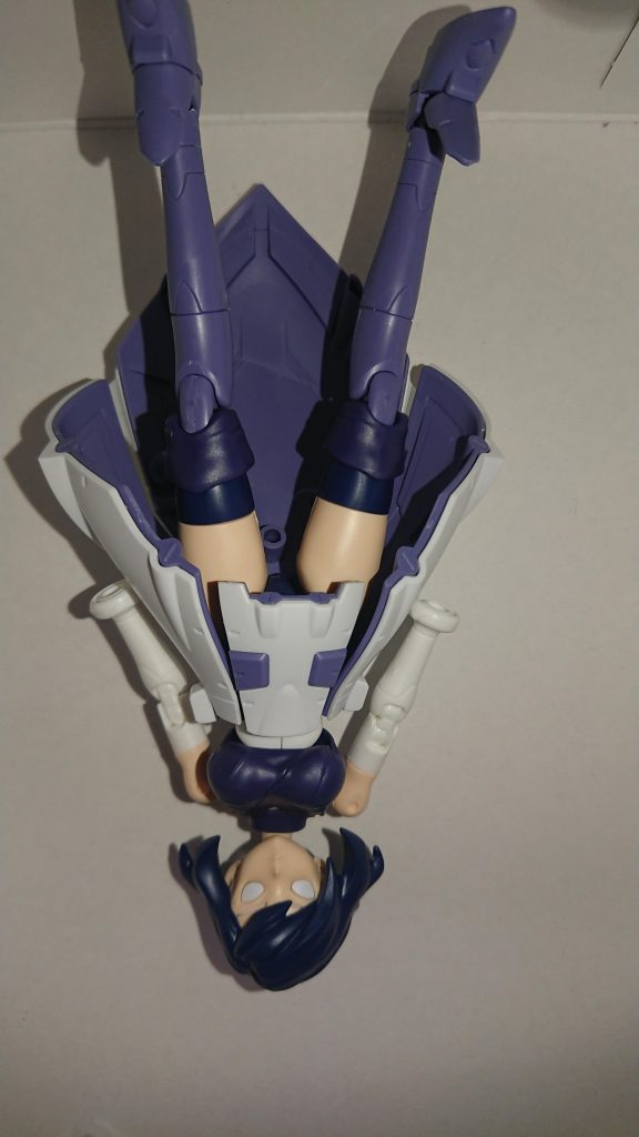 まずはベースを選定(画像が逆なのはスマホなので仕方ないという許容の心をお願いいたします)
使用キット
モビルドールサラ
ダイバーアヤメ
ダナジン(前掛け部分)
アースリィーガンダム×3(王冠)
ヴァルキランダー(王冠)