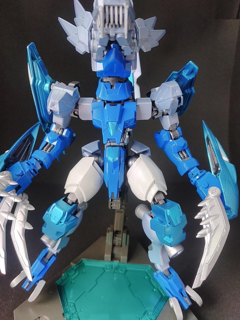 胴体はヴィダールのフレームにキマリスヴィダールの装甲を装着。
腰部はヴィダールのフロントスカートの中央部分にサイドのパーツを接着して厚みを増してあります。