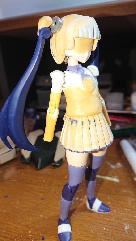 スカートにしています(可動域はお察し)