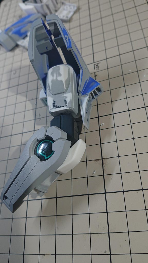 プラ板とパテで作ったスラスター等取り付け