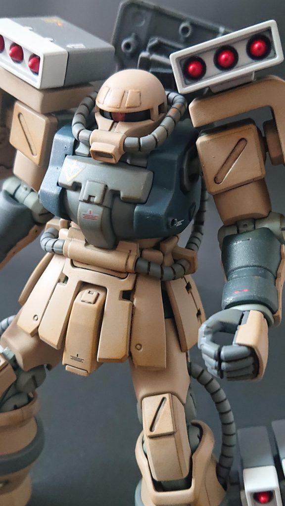 ディテールアップパーツで装甲を足してます。