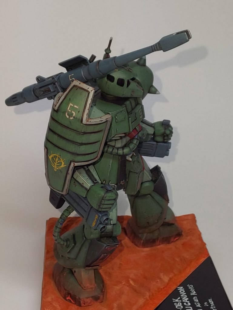 シールドは2枚重ねて分厚くしました。
ふんどしは砂ザクのそれと合体してます。