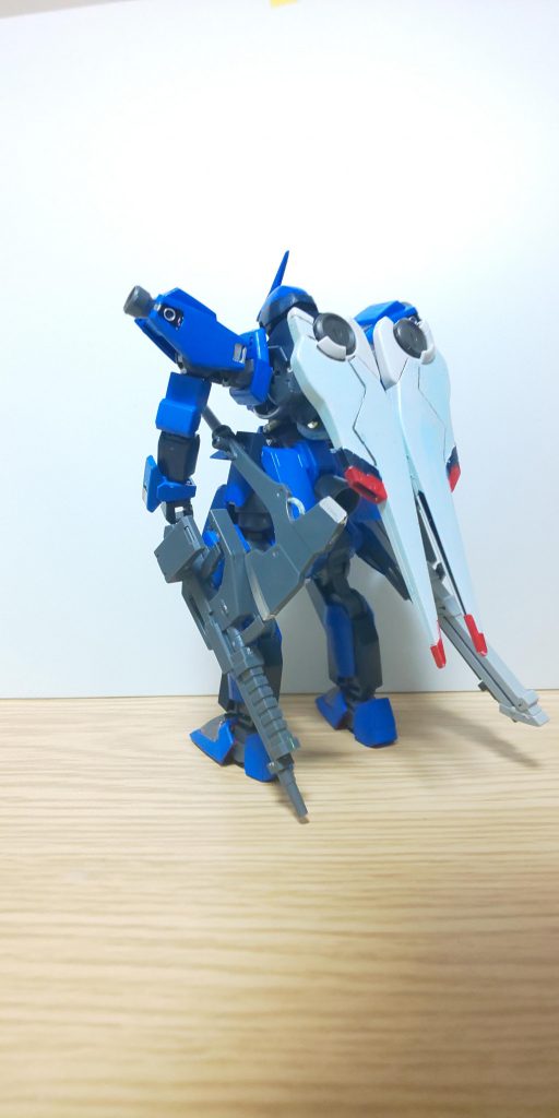 背面から

一番の変更点はこのフレキシブルスラスター

グレイズのサイドスカート基部を切り貼りして、バルバトスルプスのサイドスカートを取り付けました。