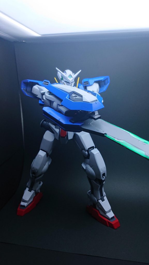 関節は可動域そこまでないので、劇中のシーン再現はこれが限界です。