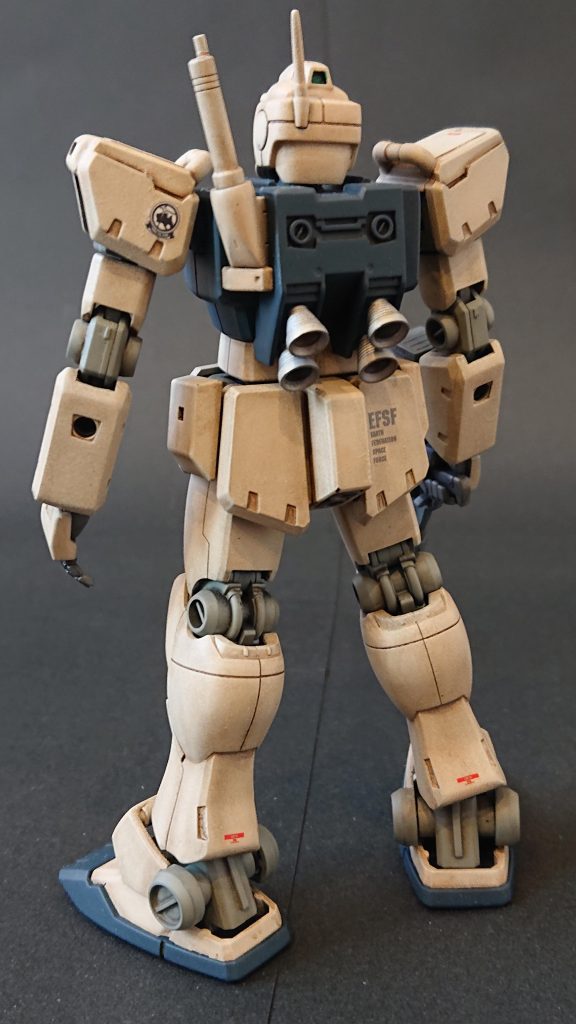 踵部は合わせ目隠しのプラ棒でディテールアップ。