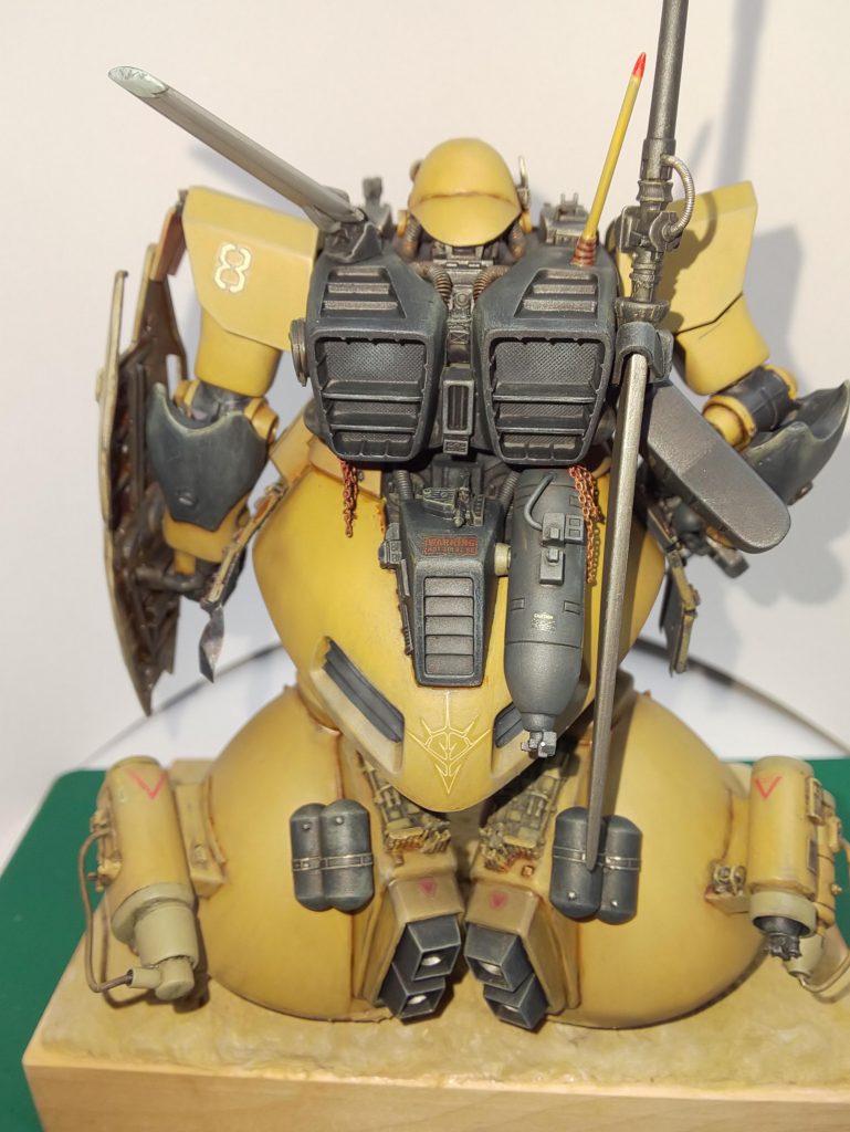 ドム2型を素体として各部をG型仕様に合わせています。
外部エアフィルタはF型基準のものを調達できなかったので、民生品のものを流用。